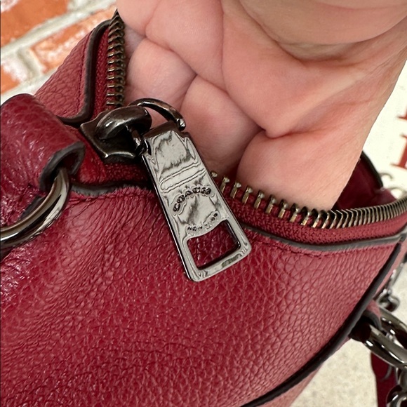 COACH CHAIN PRAIRIE SATCHEL BAG PEBBLED LEATHER - BURGUNDY/CHERRY RED - Picture 9 of 12
